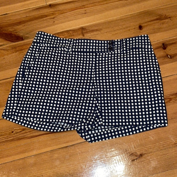 Vineyard Vines navy shorts with white polka dots - Picture 1 of 7